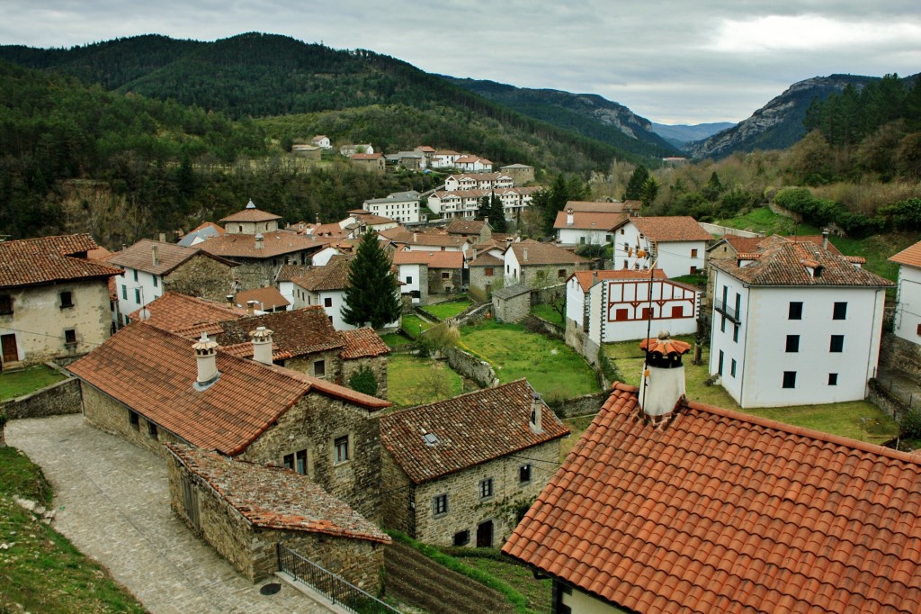 Foto: Vista del pueblo - Roncal (Navarra), España