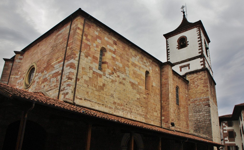 Foto: Iglesia de San Pedro - Santesteban (Navarra), España