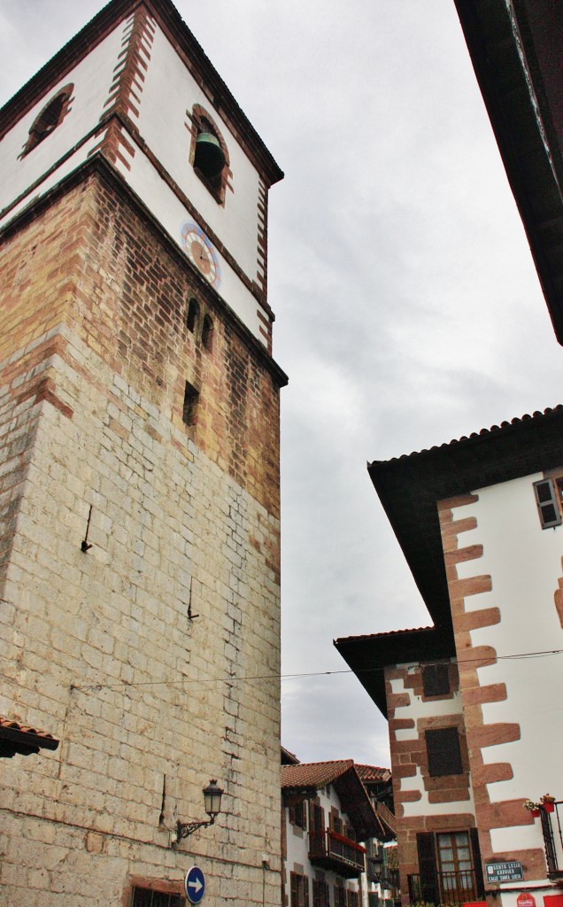 Foto: Iglesia de San Pedro - Santesteban (Navarra), España