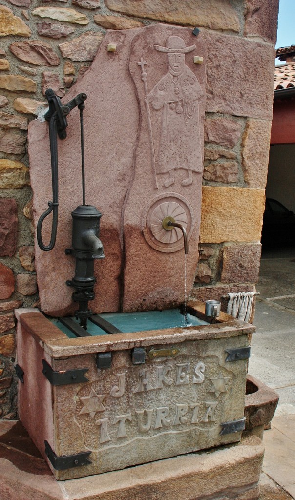 Foto: Fuente - Maya (Navarra), España