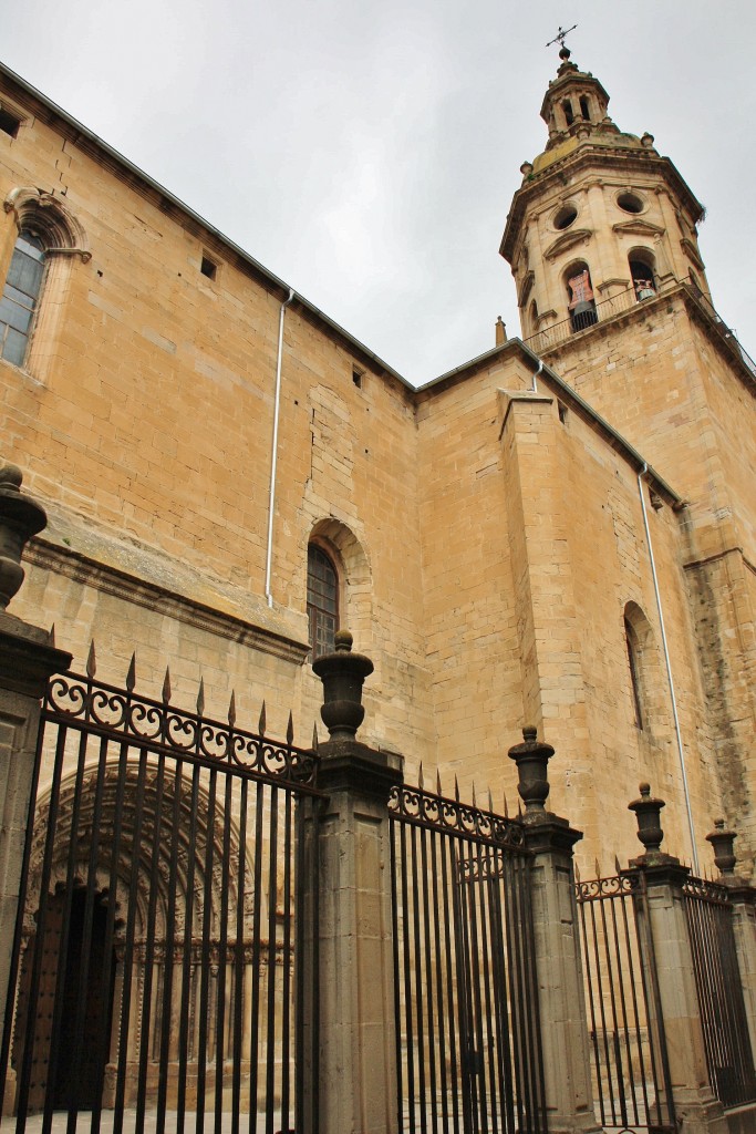 Foto: Iglesia de Santiago - Puente la Reina (Navarra), España