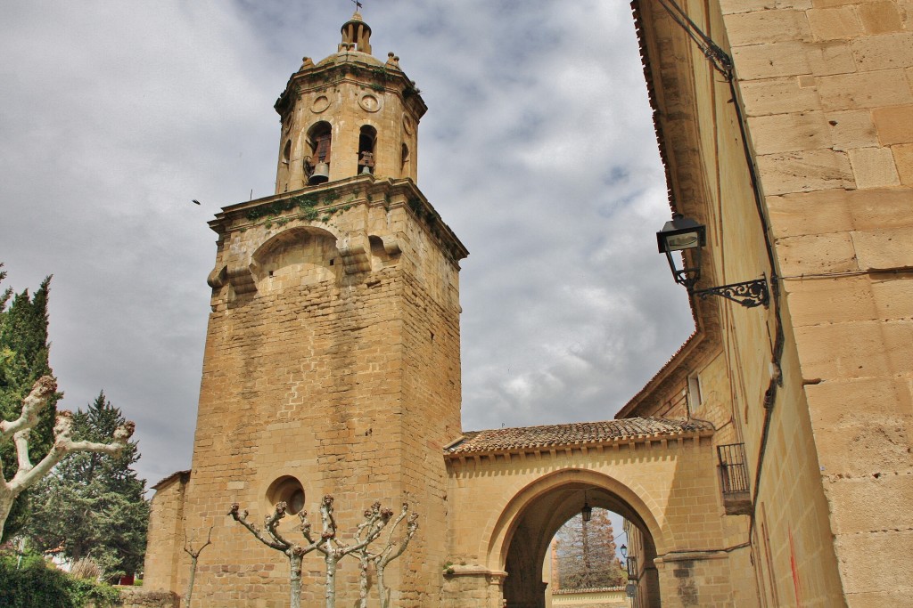 Foto: Iglesia del Crucifijo - Puente la Reina (Navarra), España