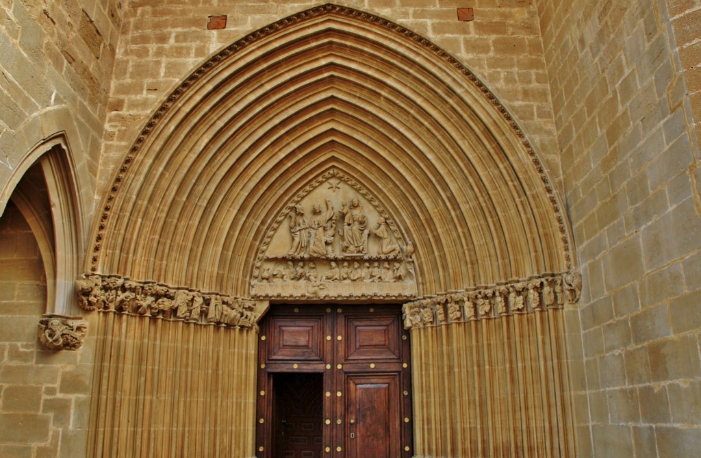 Foto: Iglesia fortaleza de Santa María - Ujué (Navarra), España