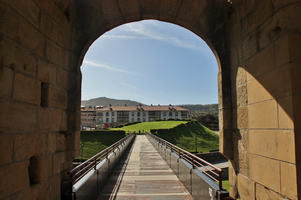 Foto: Pasarela de la puerta de San Nicolás - Hondarribia (Gipuzkoa), España