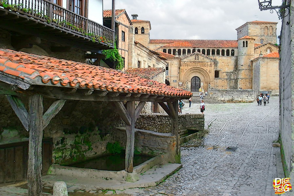 Foto: Calle típica y la Colegiata - Santillana del Mar (Cantabria), España