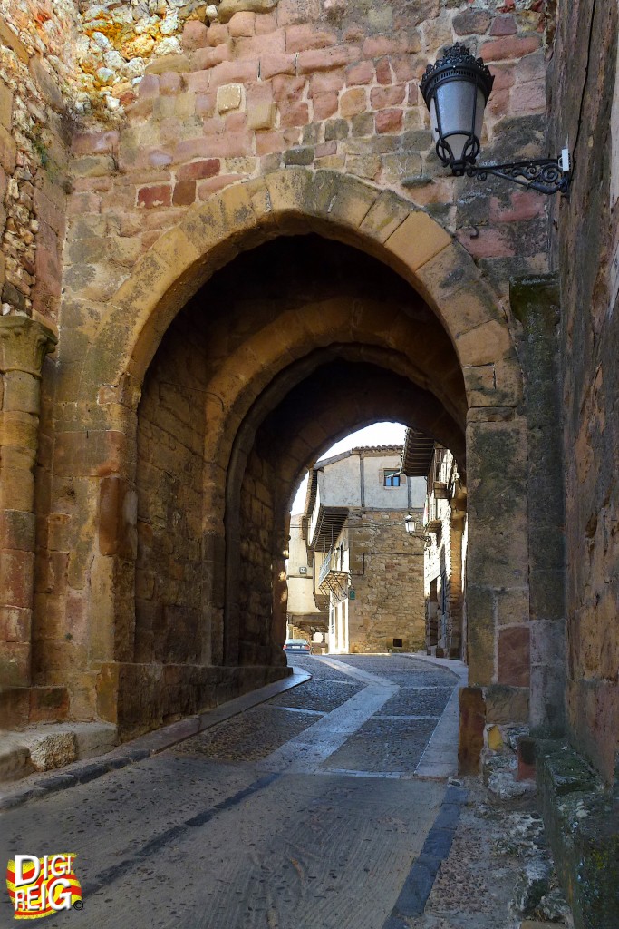 Foto: Arco Arrebatacapas. - Atienza (Guadalajara), España