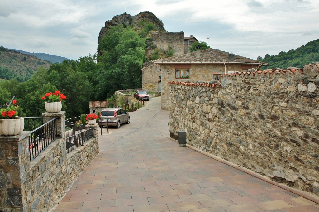 Foto: Vista del pueblo - La Roca (Girona), España