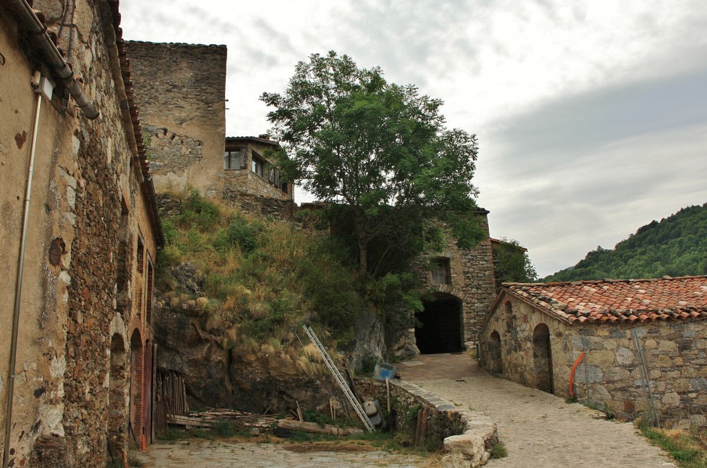 Foto: Vista del pueblo - La Roca (Girona), España