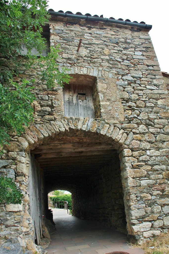 Foto: Recinto medieval - La Roca (Girona), España