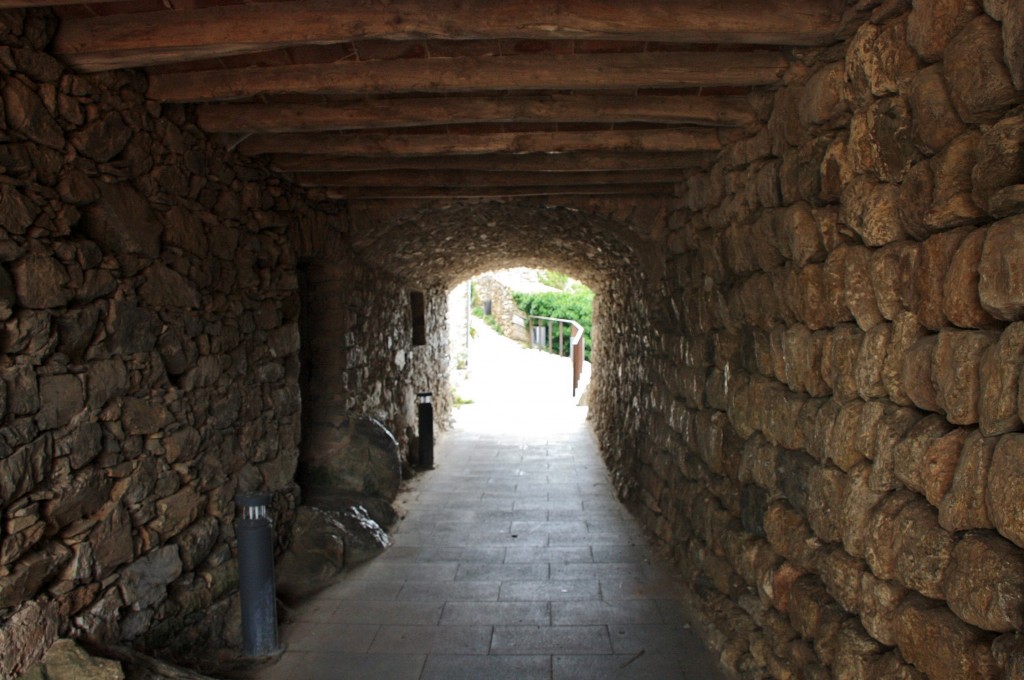 Foto: Recinto medieval - La Roca (Girona), España