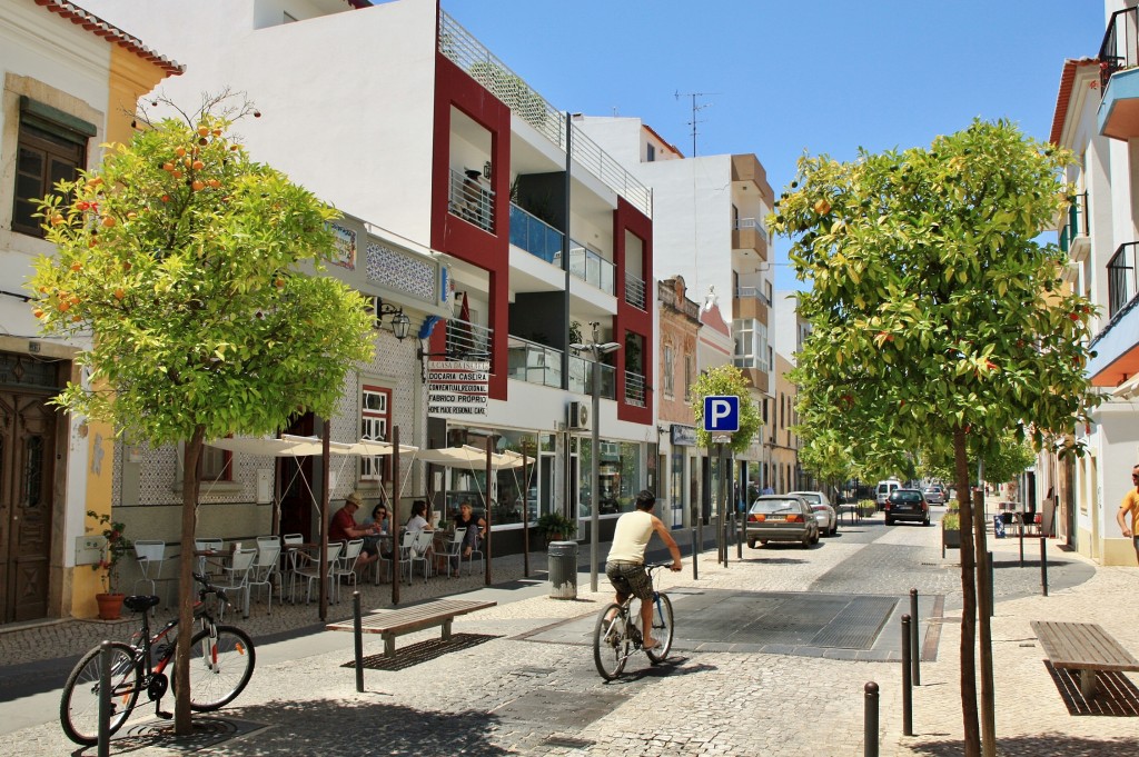 Foto: Vista de la ciudad - Alvôr (Faro), Portugal