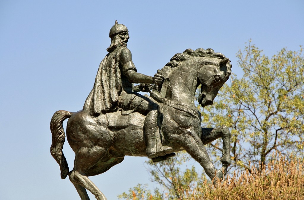 Foto: Estatua en la puerta del castillo - Mértola (Beja), Portugal