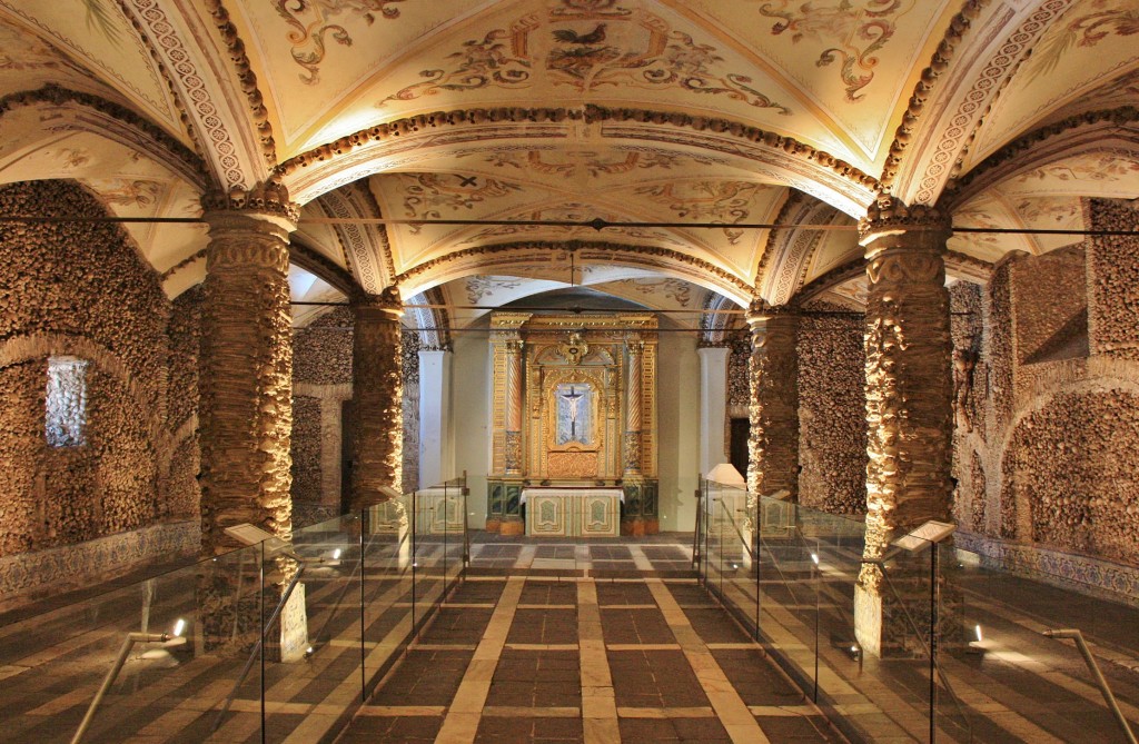 Foto: Capilla de los Huesos - Évora, Portugal