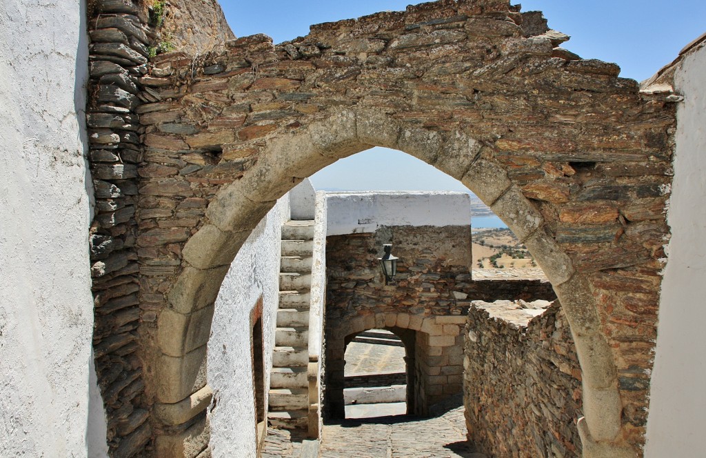 Foto: Puerta de la muralla - Monsaraz (Coimbra), Portugal