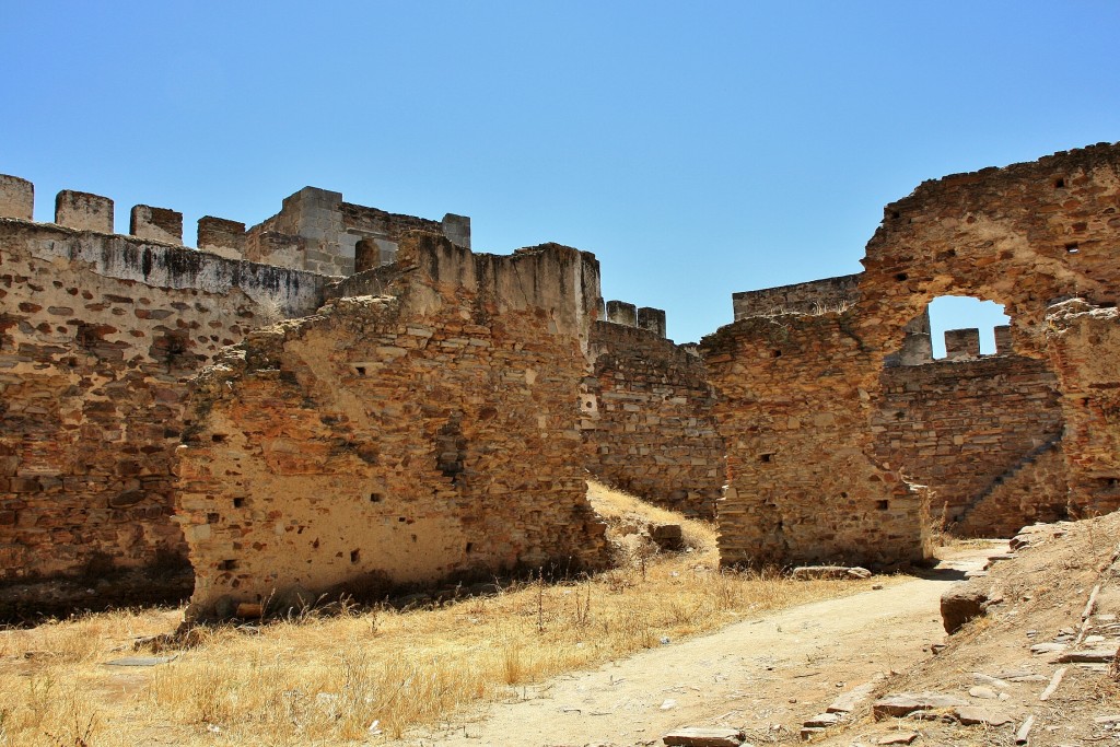 Foto: Recinto amurallado - Mourao (Évora), Portugal