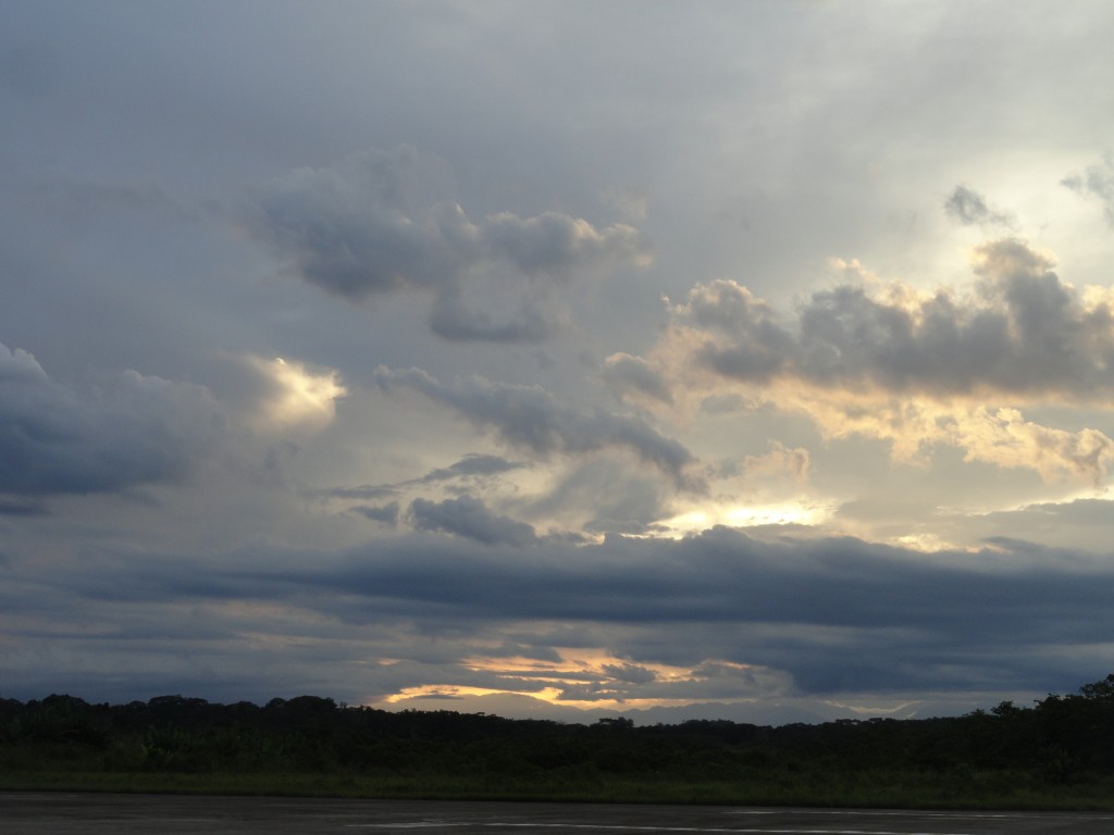 Foto: Aeropuerto Jumandy atardecer - Tena (Napo), Ecuador