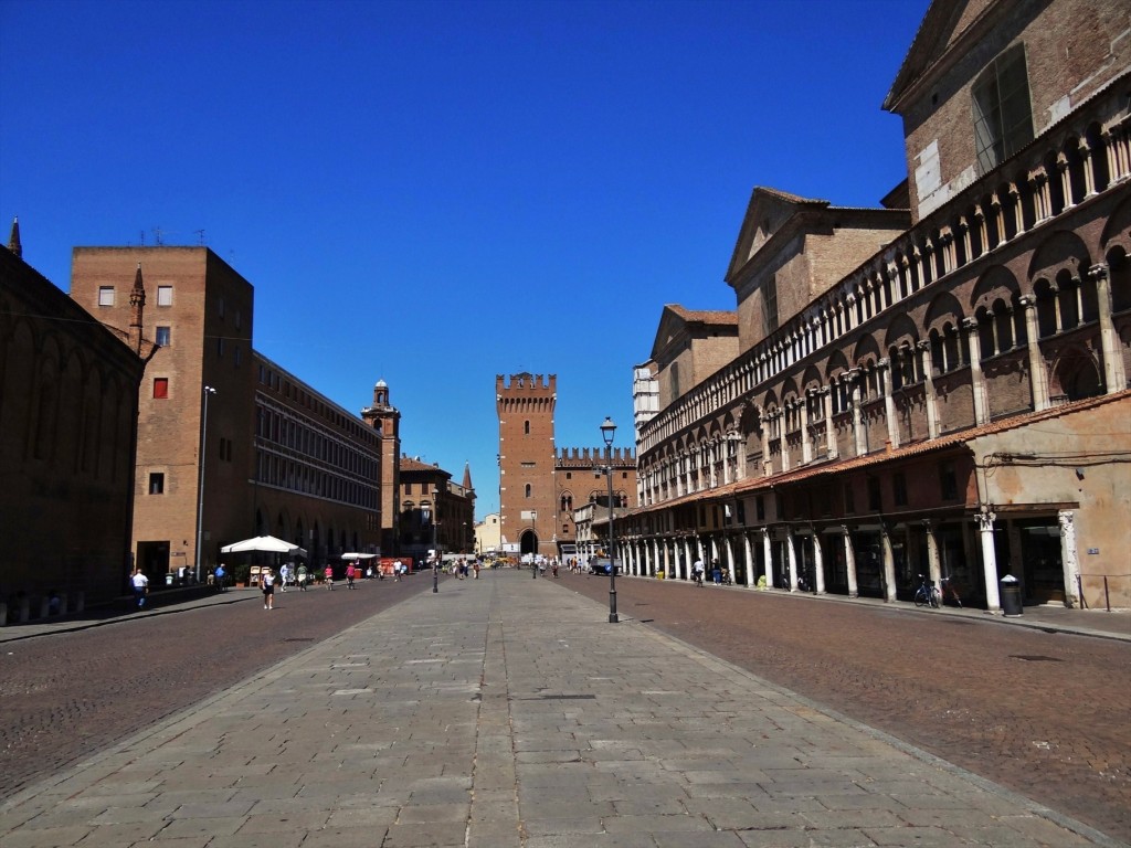 Foto: Piazza Trento e Trieste - Ferrara (Emilia-Romagna), Italia