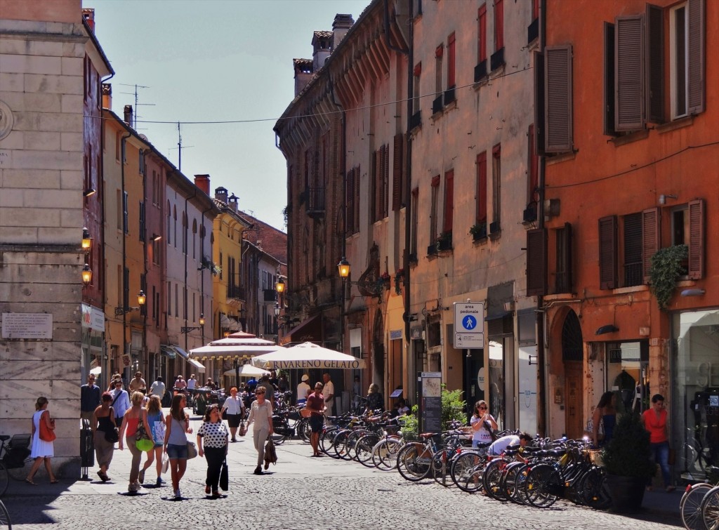 Foto: Piazza Trento e Trieste - Ferrara (Emilia-Romagna), Italia