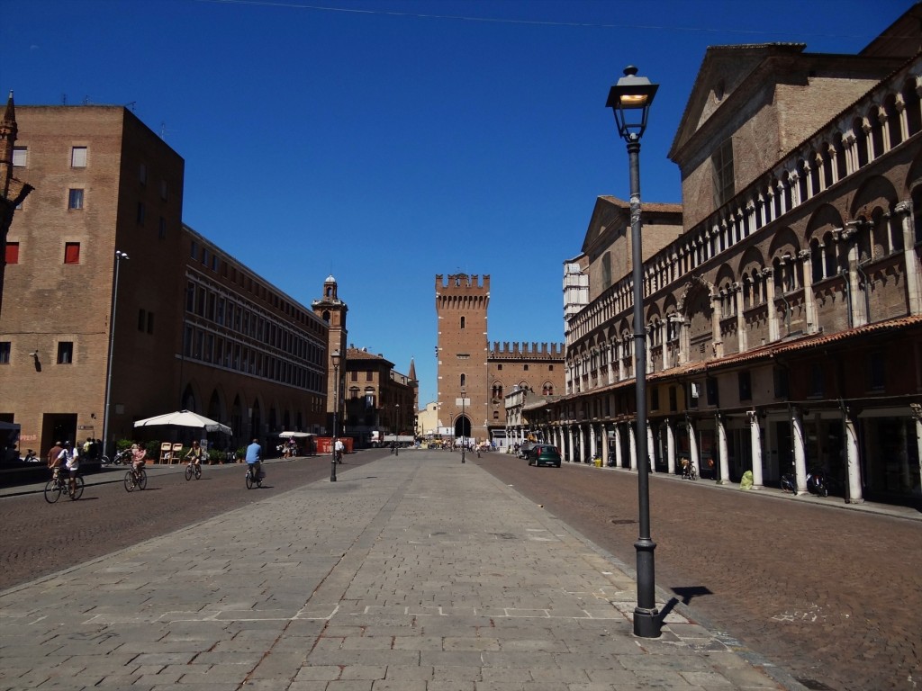 Foto: Piazza Trento e Trieste - Ferrara (Emilia-Romagna), Italia