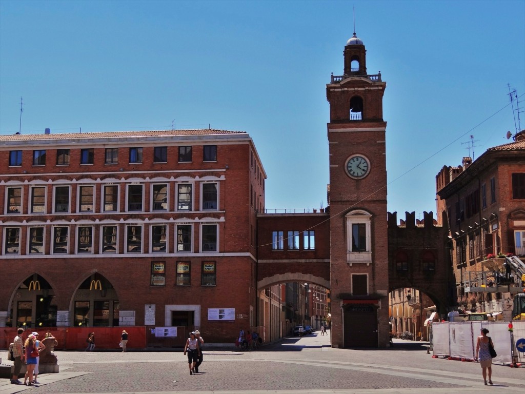 Foto: Piazza Trento e Trieste - Ferrara (Emilia-Romagna), Italia