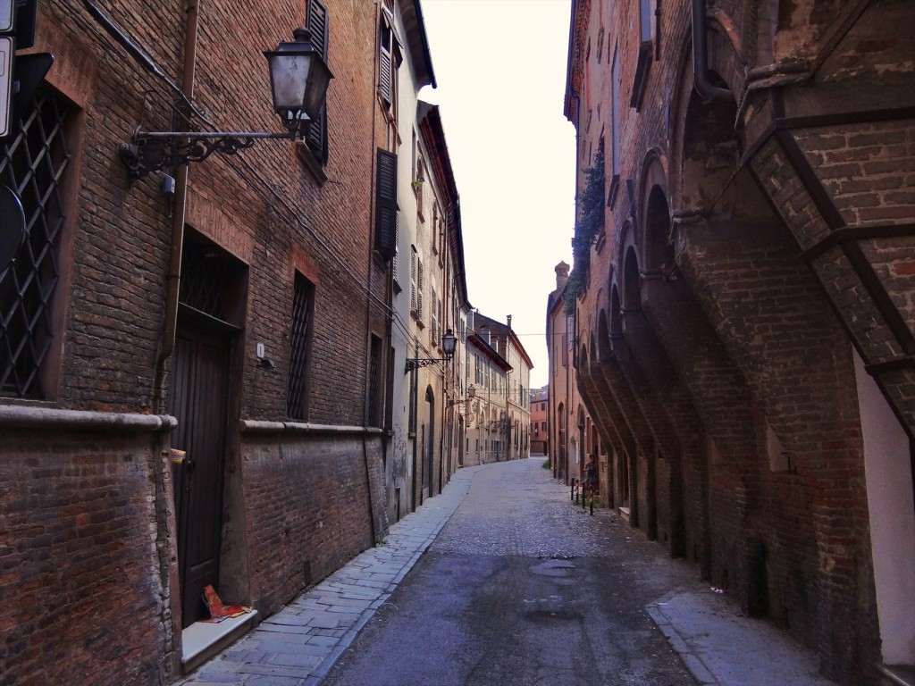 Foto: Via delle Vecchie - Ferrara (Emilia-Romagna), Italia