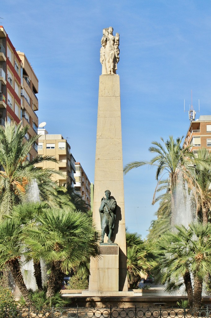 Foto: Monumento al Labrador - Alzira (València), España