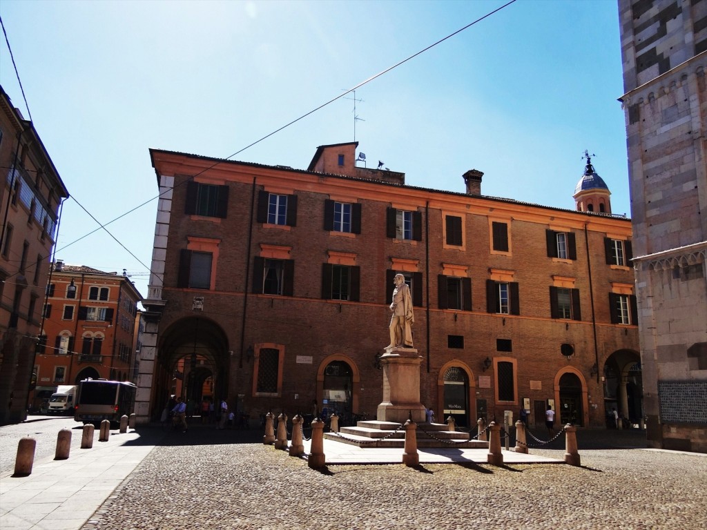 Foto: Piazza Torre - Modena (Emilia-Romagna), Italia