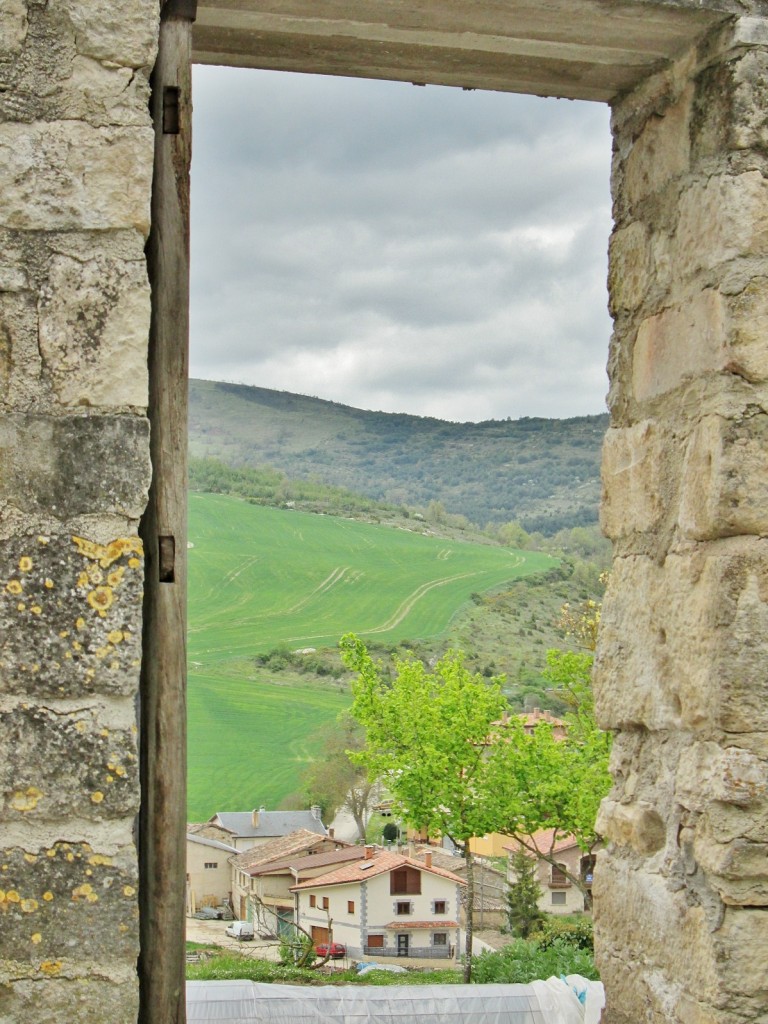 Foto: Vista desde el pueblo - Treviño (Burgos), España