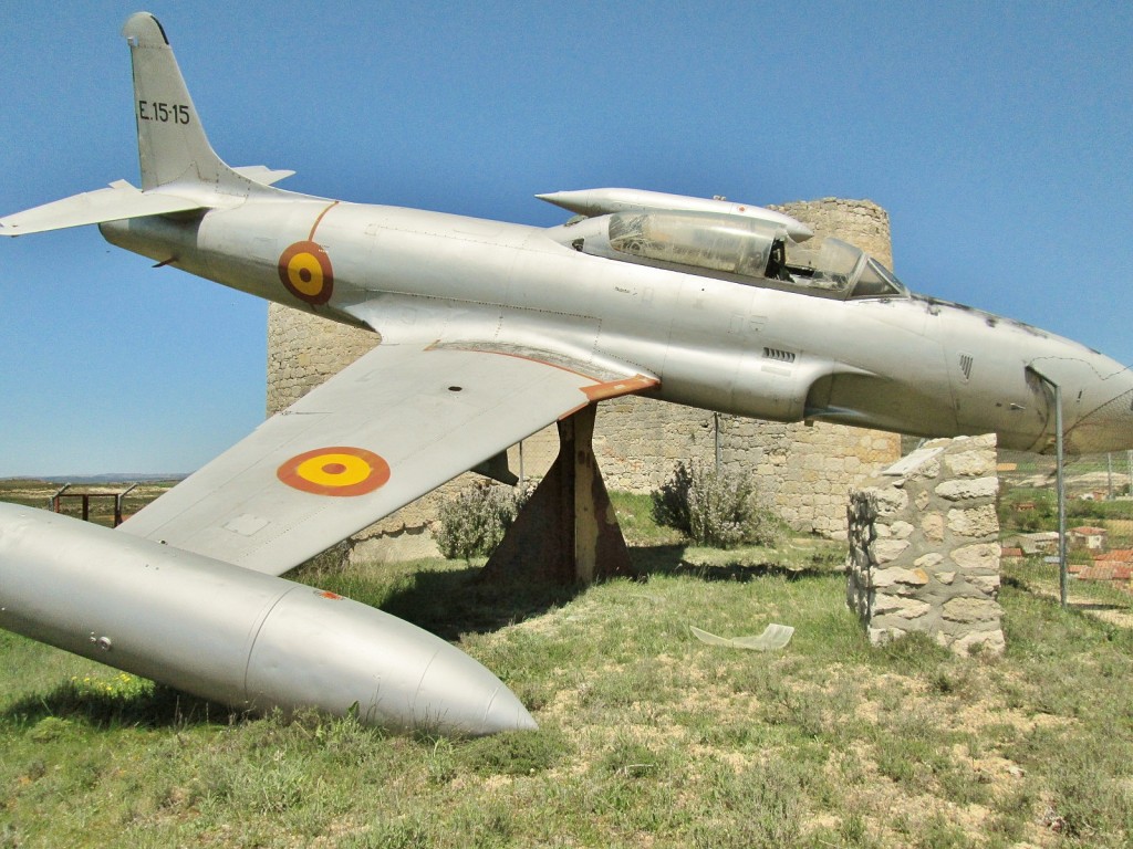 Foto: Avión conmemorativo - Coruña del Conde (Burgos), España