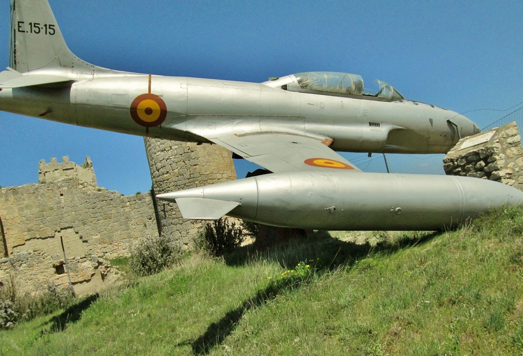 Foto: Avión conmemorativo - Coruña del Conde (Burgos), España