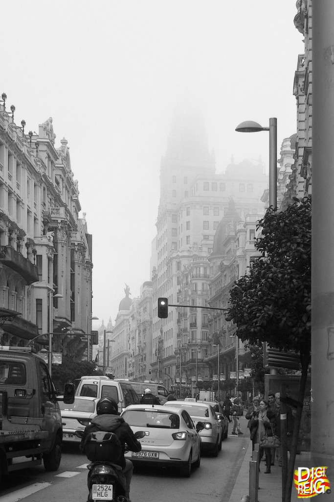 Foto: Niebla en la Ciudad-Gran Via - Madrid (Comunidad de Madrid), España