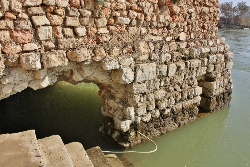 Foto: Antiguo puerto en el rio Ebro - Miravet (Tarragona), España