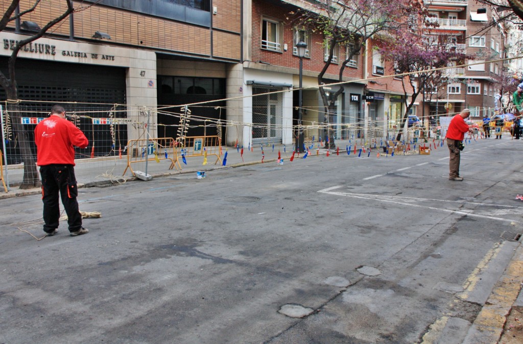 Foto: Preparando una mascletà - València (Comunidad Valenciana), España