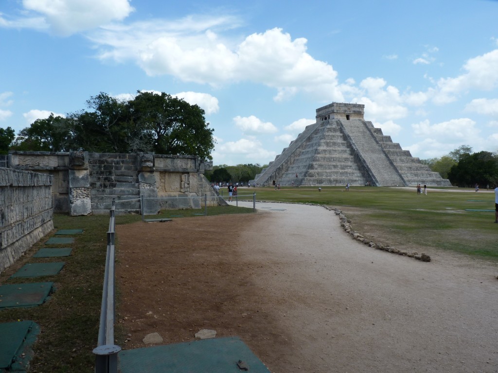 Foto: Tzompantli o Plataforma de los cráneos - Chichén Itzá (Yucatán), México