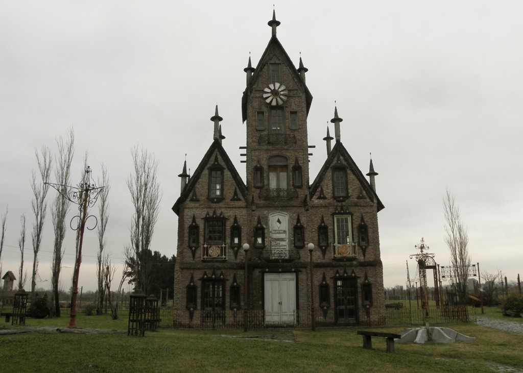 Foto: Campanópolis - González Catán (Buenos Aires), Argentina