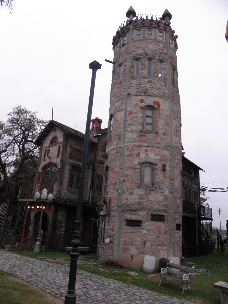 Foto: Campanópolis - González Catán (Buenos Aires), Argentina