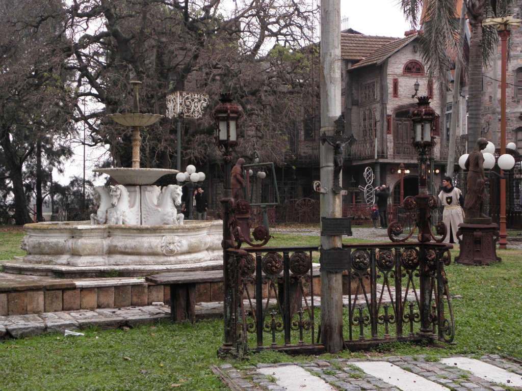 Foto: Campanópolis - González Catán (Buenos Aires), Argentina