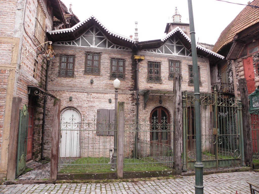 Foto: Campanópolis - González Catán (Buenos Aires), Argentina