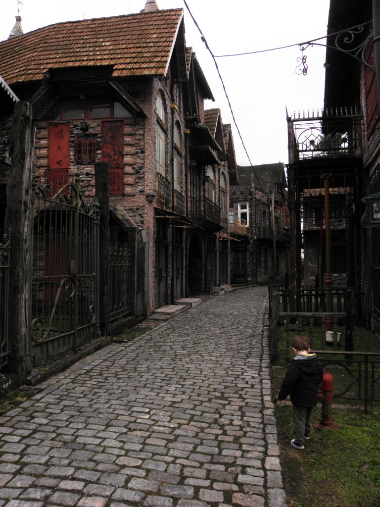 Foto: Campanópolis - González Catán (Buenos Aires), Argentina