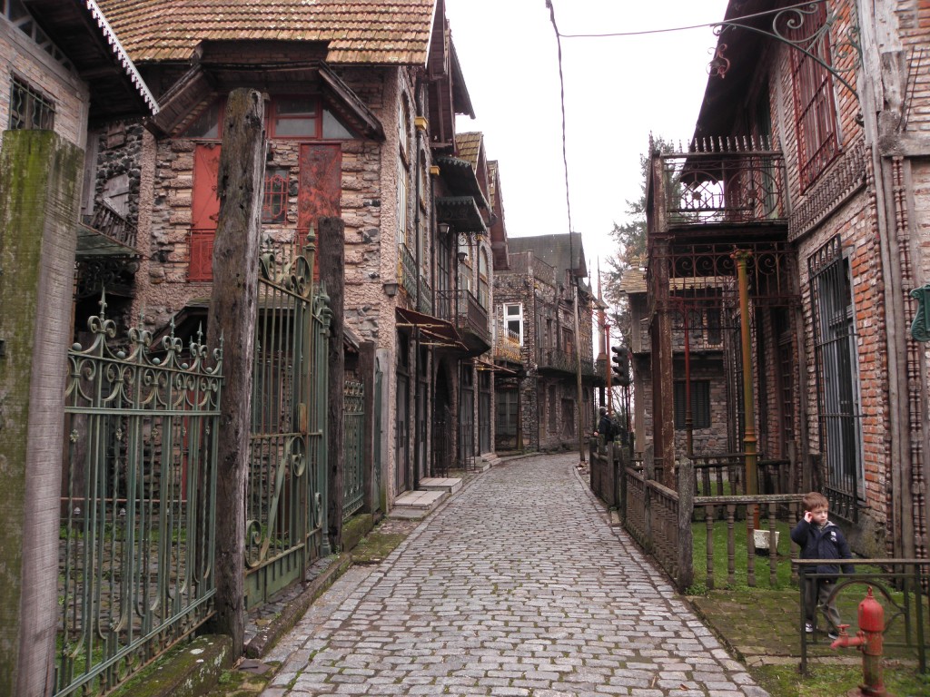 Foto: Campanópolis - González Catán (Buenos Aires), Argentina