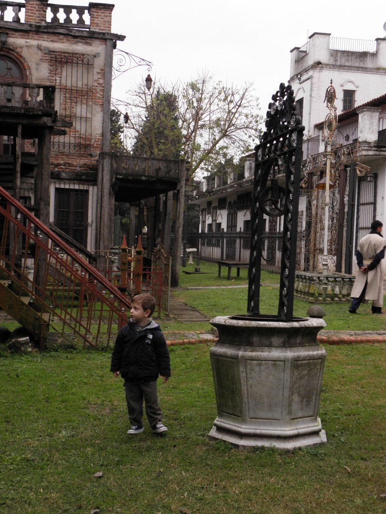 Foto: Campanópolis - González Catán (Buenos Aires), Argentina