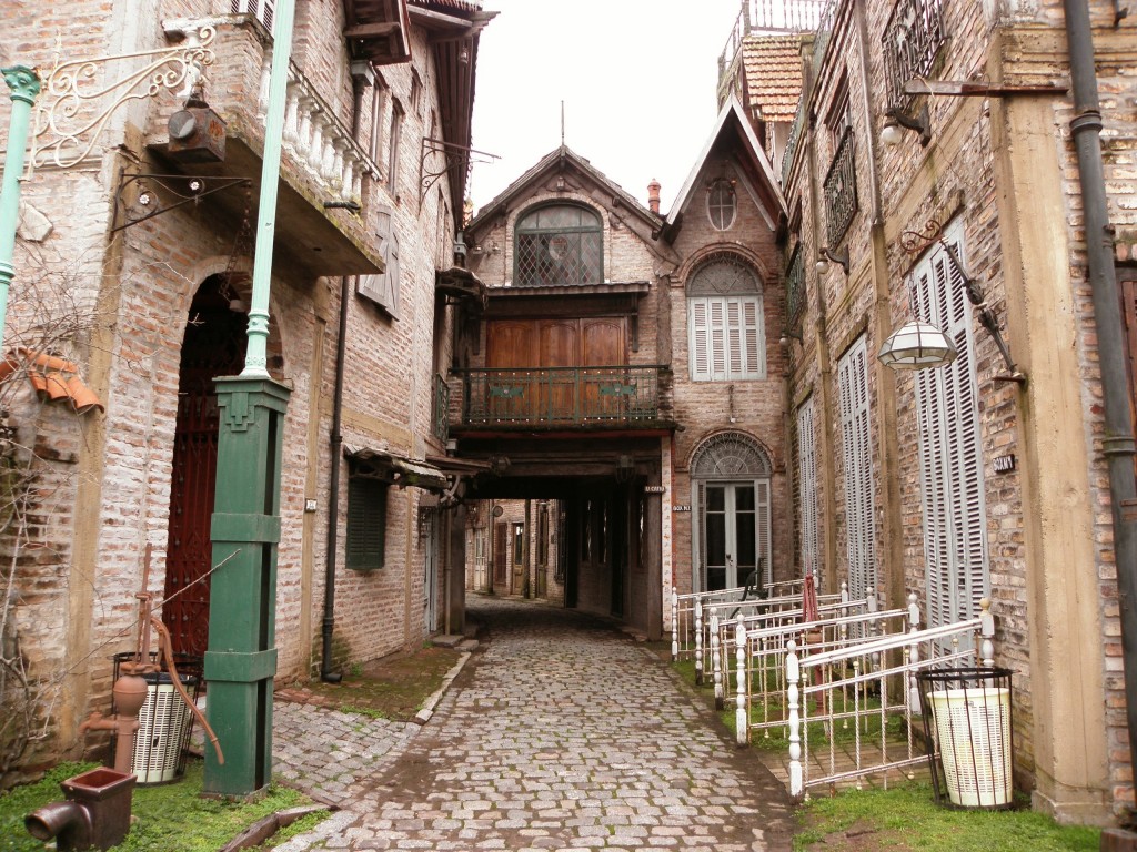 Foto: Campanópolis - González Catán (Buenos Aires), Argentina