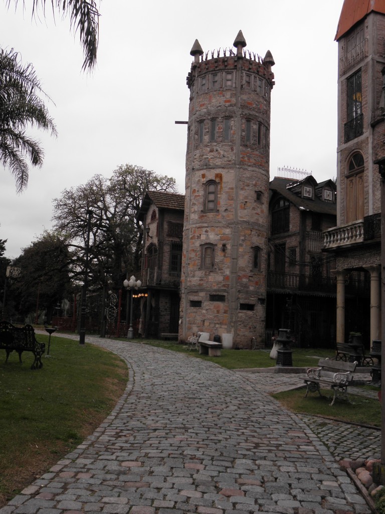 Foto: Campanópolis - González Catán (Buenos Aires), Argentina