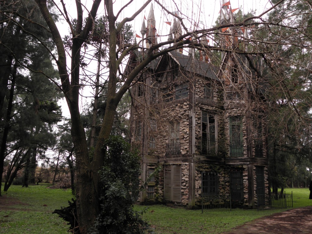 Foto: Campanópolis - González Catán (Buenos Aires), Argentina