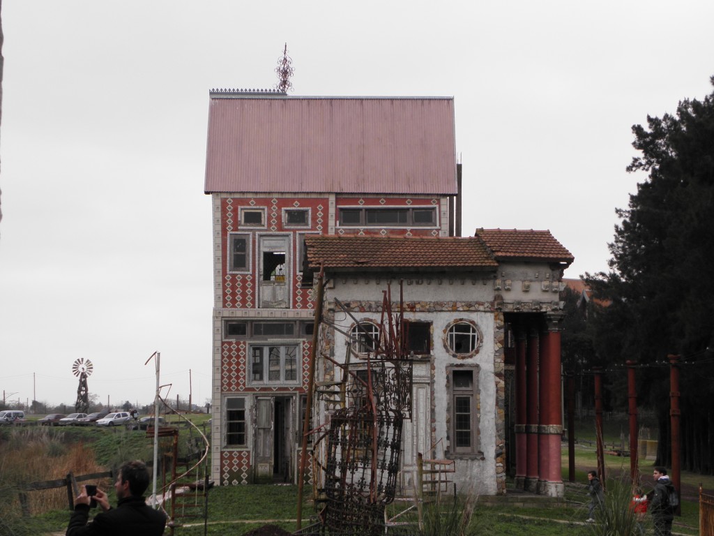 Foto: Campanópolis - González Catán (Buenos Aires), Argentina