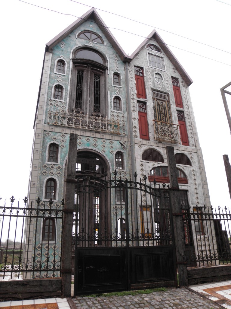 Foto: Campanópolis - González Catán (Buenos Aires), Argentina