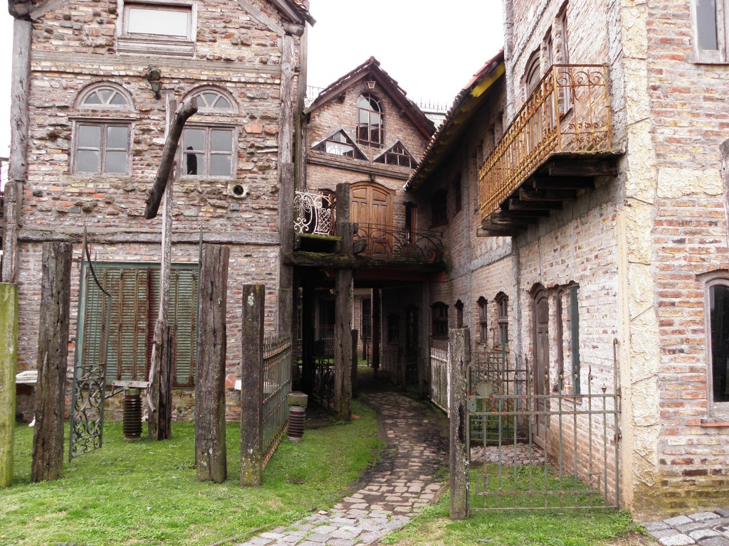 Foto: Campanópolis - González Catán (Buenos Aires), Argentina