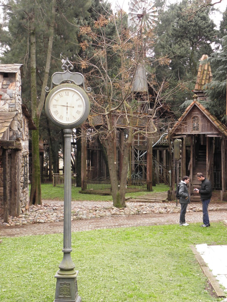 Foto: Campanópolis - González Catán (Buenos Aires), Argentina