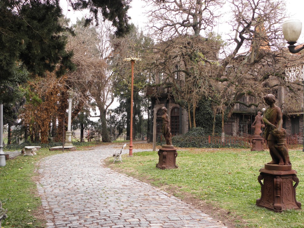 Foto: Campanópolis - González Catán (Buenos Aires), Argentina