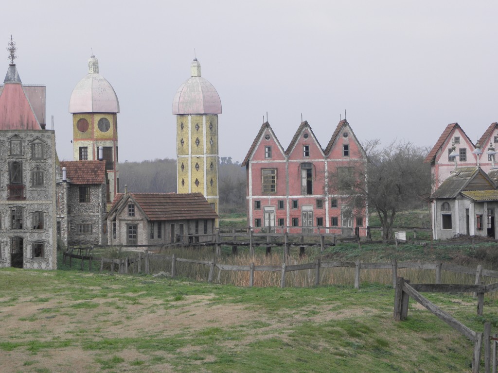 Foto: Campanópolis - González Catán (Buenos Aires), Argentina